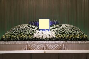 お別れ会の花祭壇「花金」（富山県高岡市の花屋）のギャラリー写真